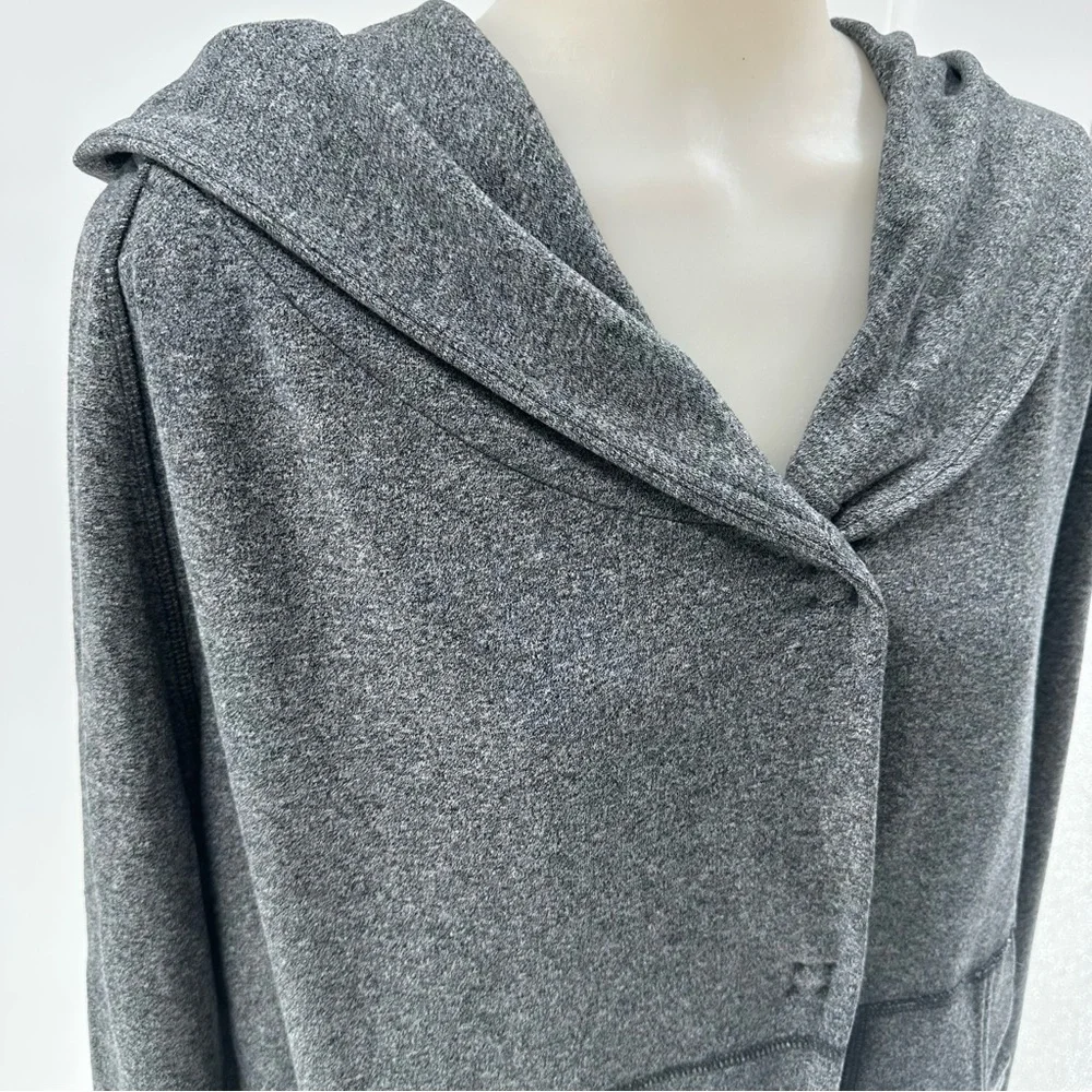 Lululemon Find Your Centre Wrap Hooded Jacket in heathered Gray women's size 6